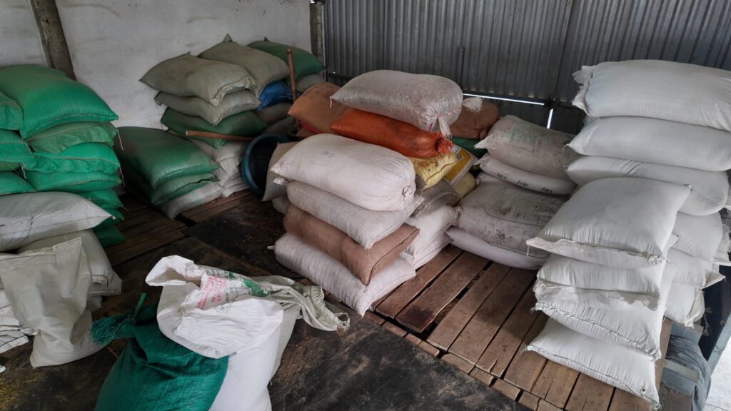 Tầm quan trọng của việc bảo quản thức ăn chăn nuôi